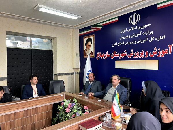 نشست خبری رئیس آموزش و پرورش ساوجبلاغ با خبرنگاران پانا 