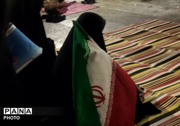 نهمین شب از مراسم عزاداری امام حسین همراه با هئیت زنجیر زنی در حسینیه امام خمینی