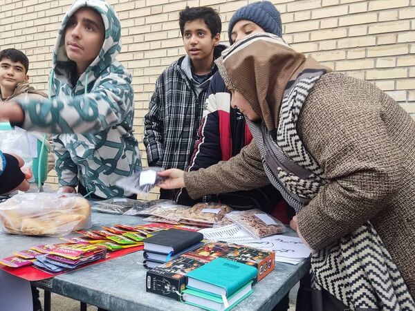 برپایی بازارچه دانش‌آموزی به‌مناسبت عید مبعث 