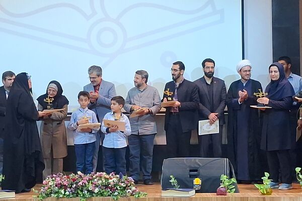 تجلیل از برگزیدگان جشنواره بزرگ جوانه در مجتمع آموزشی و فرهنگی علوم پزشکی شیراز 
