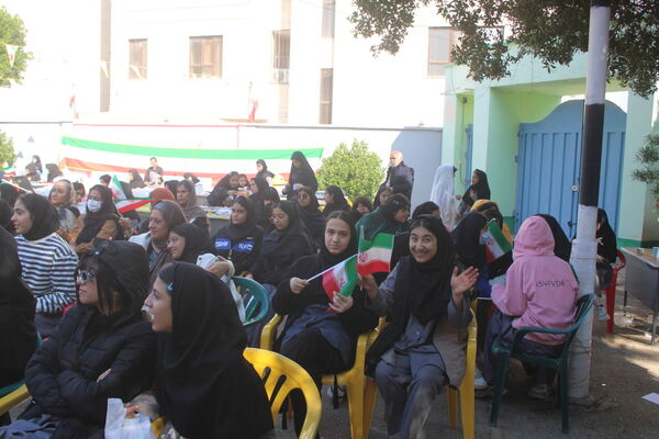جشن دهه فجر انقلاب اسلامی در دبیرستان رضوان شهرستان بوشهر