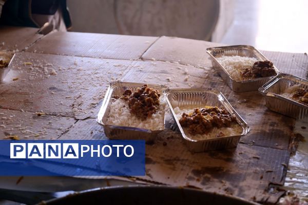  پخش 8600 غذای گرم با همت مرکز نیکوکاری شهید مهدی باکری و موسسه نذرواره در تبریز