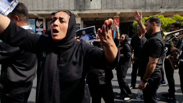 مراسم وداع مردم قهرمان پرور با پیکر پاک جاسم دلاوری در قائمشهر