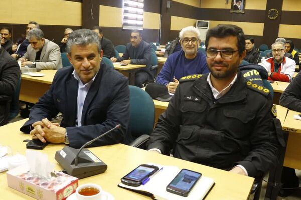 جلسه ستاد دهه فجر فیروزکوه با تأکید بر مردمی‌سازی برنامه‌ها