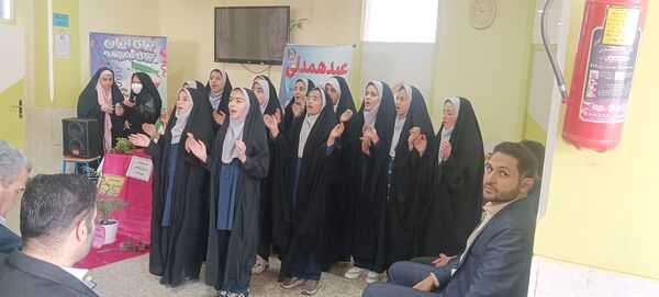 نواختن زنگ احسان و نیکوکاری در دبیرستان دوره اول دخترانه خدادای شهرستان نطنز 