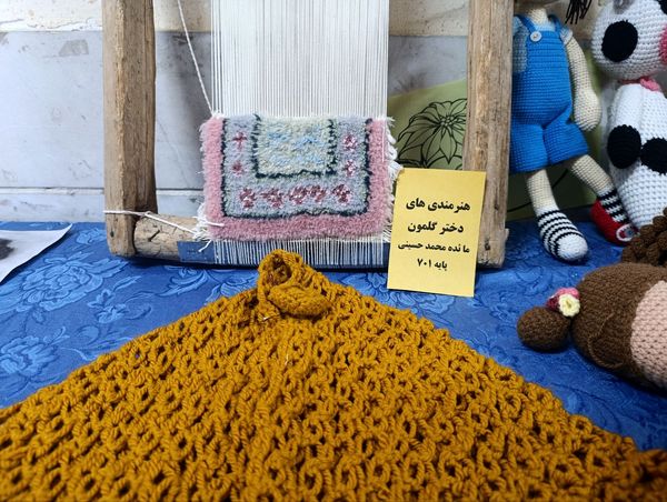 نمایشگاه توانمندی های اولیا و دانش آموزان در دبیرستان نمونه اندیشه 