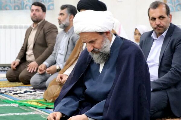 اقامه نماز جماعت، با شعار «مهر با مهُر» در مدرسه عترت قرچک