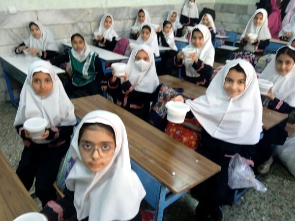 افطاری دانش آموزان روزه اولی مدرسه دخترانه هدی یک شهرستان قدس