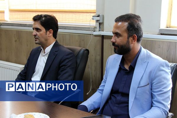 آیین معارفه معاون پرورشی و تربیت‌بدنی اداره آموزش‌وپرورش بهارستان‌دو