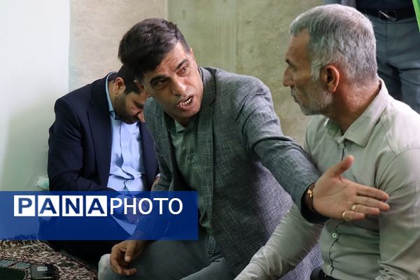 میز خدمت ویژه فرهنگیان در شهرستان پاکدشت به‌مناسبت گرامیداشت هفته معلم 