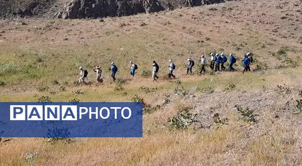 کوه‌پیمایی پیشکسوتان قم در آستانه سالگرد ارتحال حضرت امام(ره)