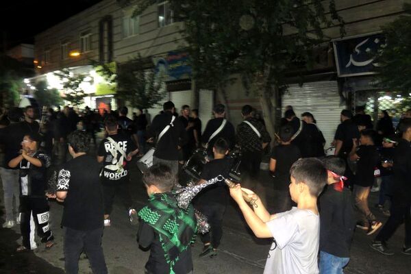 سوگواری عزاداران شهر قیامدشت در شب عاشورای حسینی