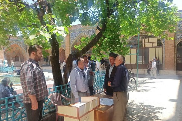  میز خدمت اداره کل آموزش فنی و حرفه‌ای استان کردستان در مسجد جامع شهر سنندج