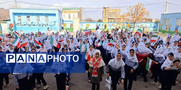 زنگ انقلاب در مدرسه فاطمه‌الزهرا(س) باخرز