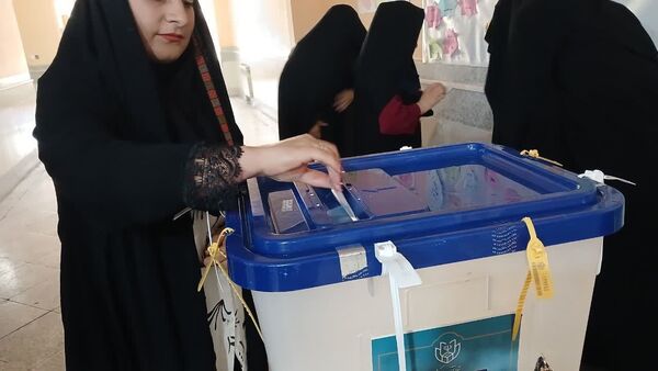 حضور پرشور دانش‌آموزان رای اولی شهرستان چرداول در انتخابات ریاست جمهوری
