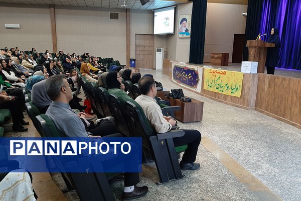 انتخابات انجمن اولیا و مربیان دبیرستان دخترانه پویش ناحیه 3 شیراز