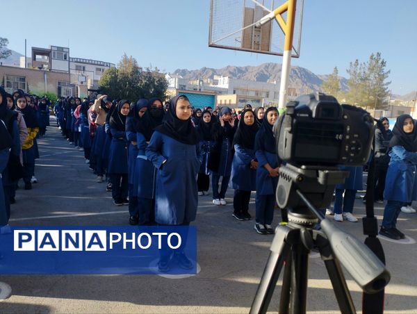 رونمایی از استعدادهای هنری دانش‌آموزان در نمایشگاه فرهنگ و هنر دبیرستان هاجر بیرجند