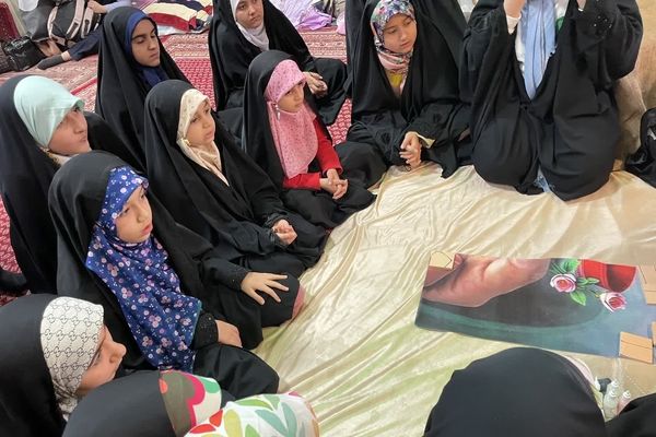 هنر میناکاری روی سفال؛ تجربه‌ای متفاوت در اعتکاف امسال