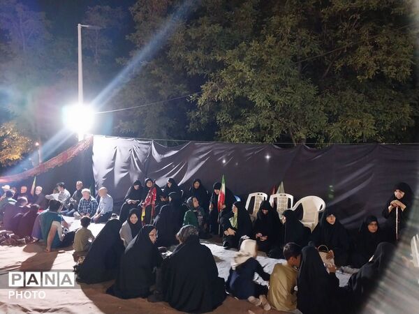 گرامیداشت چهلمین روز تدفین آقای شهید ایران و برگزاری مراسم شب شهادت امام حسن عسکری(ع) با حضور ۸۰۰ نفر