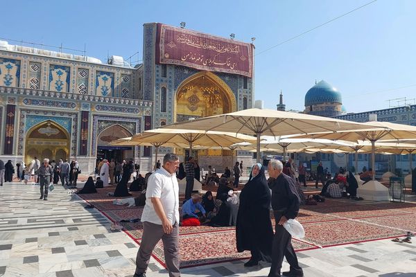 زائران حرم مطهر امام‌ رضا(ع)