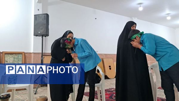 جشنِ تکلیفِ «به وقتِ میهن خدایی» دانش آموزان اشکذری همراه دستبوسی مادر