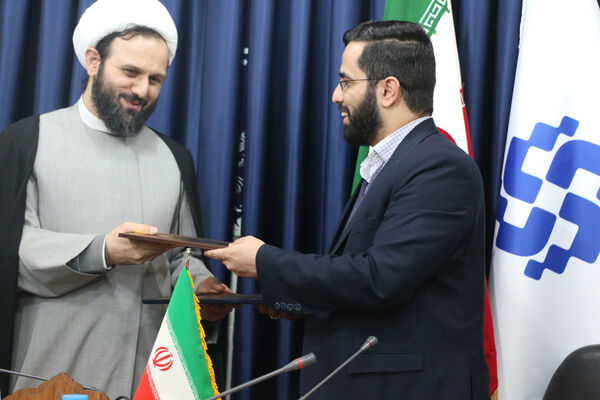 آیین رونمایی از پوستر طرح ملی آموزش هوش مصنوعی «نوآموز»  در قم