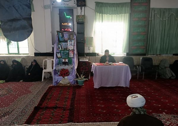 تکریم از مادران شهدا در پایگاه طاهره بسیج خواهران روستای حسین آباد