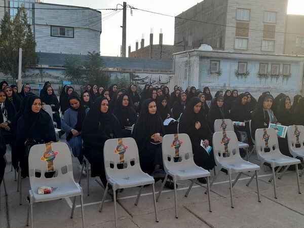 جلسه انجمن اولیا و مربیان در دبیرستان شهید محمدی‌پور