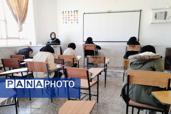 آزمون پیشرفت تحصیلی در دبیرستان آیت الله طالقانی داریون