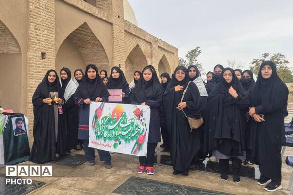 غبارروبی مزار شهدا و تجلیل از مقام والای خانواده‌های شهدا