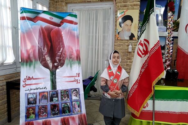 مراسم «لاله‌های روشن» در دبستان دکتر کیهانی 