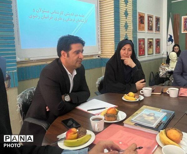 جلسه  هم اندیشی کارشناس مسولان فرهنگی وهنری استان خراسان رضوی