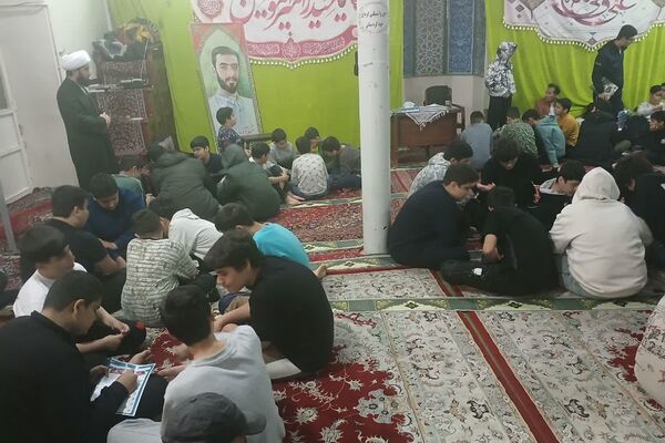 حضور دانش‌آموزان معتکف ناحیه دو شهرری در جلسات بصیرتی