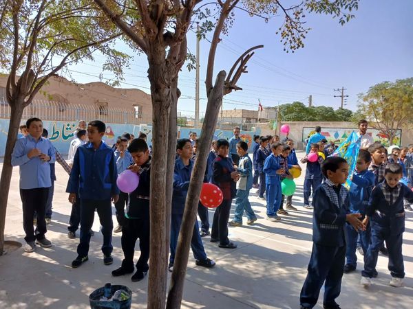 مراسم‌‌‌‌‌‌ روز‌ جهانی‌ کودک‌‌‌‌ در‌ دبستان‌ شهید‌ دیالمه‌ کاشمر