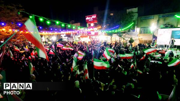چهلم رهبر شهیدمان و کودکان میناب در میدان بازار دوم نازى آباد