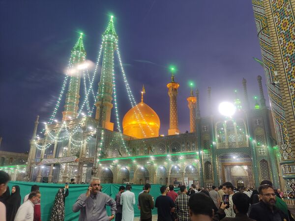 اجتماع دختران دانشجو در حرم مطهر حضرت معصومه (س) به مناسبت روز دختر  