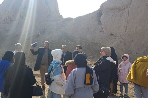 شاهنامه‌خوانی در دل تاریخ؛ بازدید فرهنگی اعضای کارگاه شاهنامه‌خوانی از قلعه ایرج پیشوا