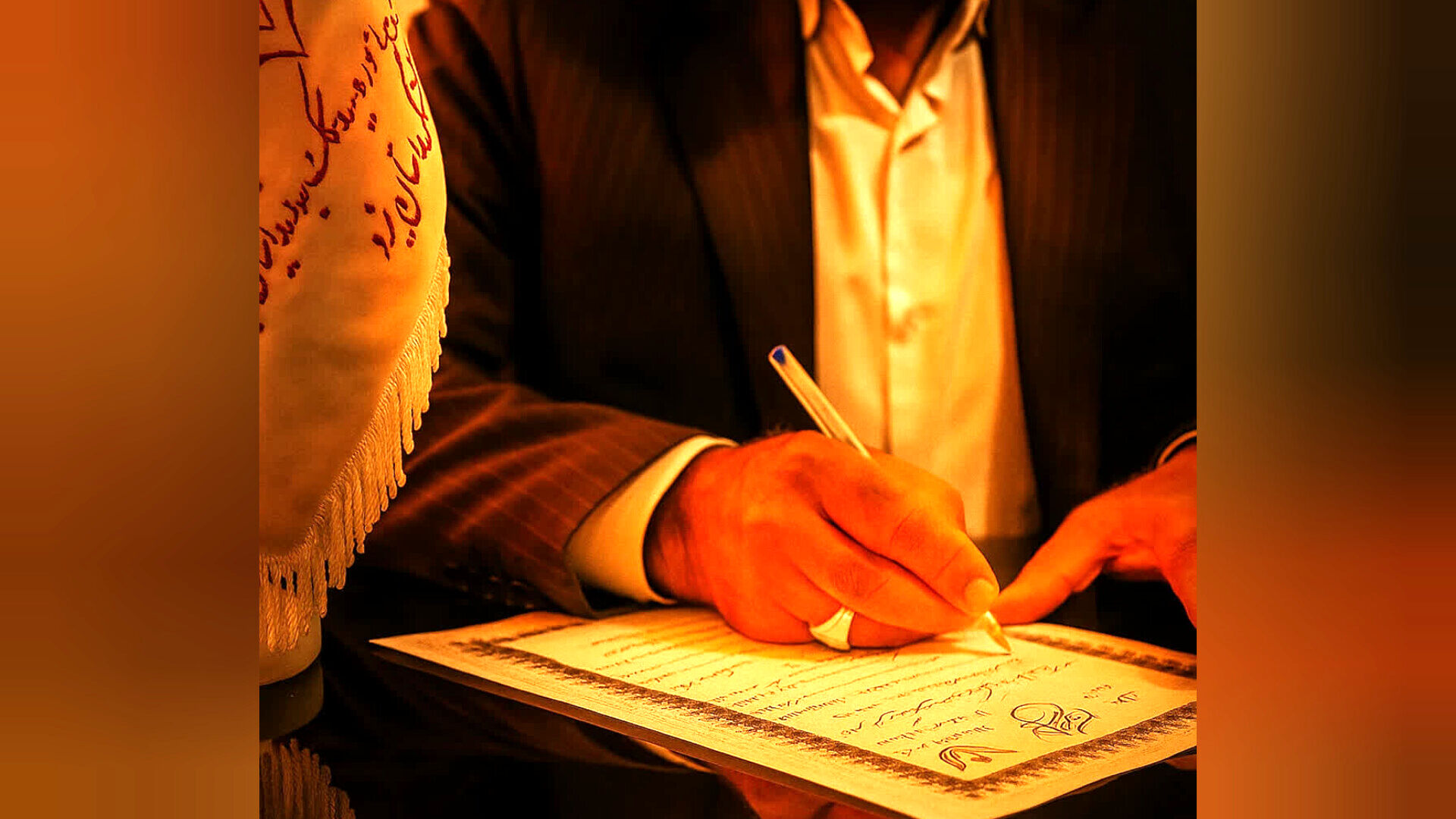 معلم یزدی، درس زندگی را با آزادی مادر در بند معنا کرد