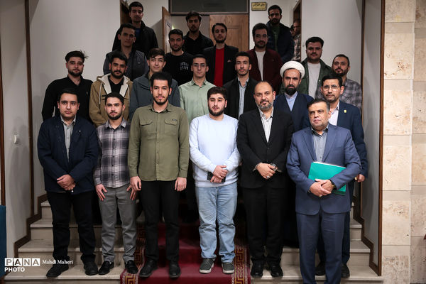 نشست صمیمی معاون پرورشی و فرهنگی وزیر آموزش و پرورش با دانشجویان رشته امورتربیتی و مسئولان تشکل‌های دانشجویی دانشگاه فرهنگیان