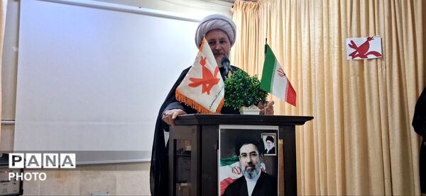 افتتاح نمایشگاه نقاشی  شهدای دانش آموز میناب مهربان