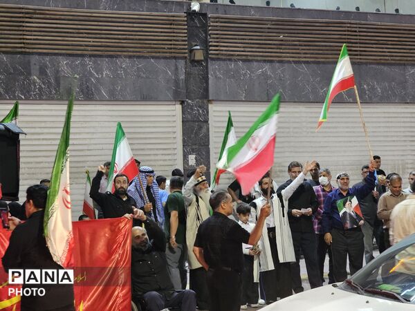 حضور گسترده مردم در سالگرد چهلمین روز درگذشت رهبر شهید در خیابان‌های شهر بندرعباس