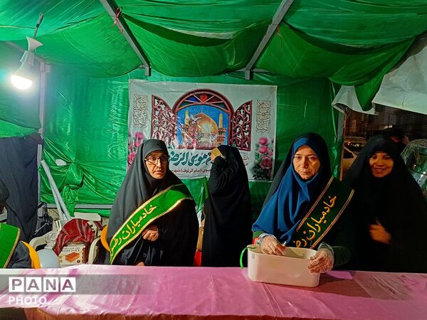 آیین معنوی و کودکانه در موکب نورانی امام رضا (ع) با نوای سوره‌های آسمانی