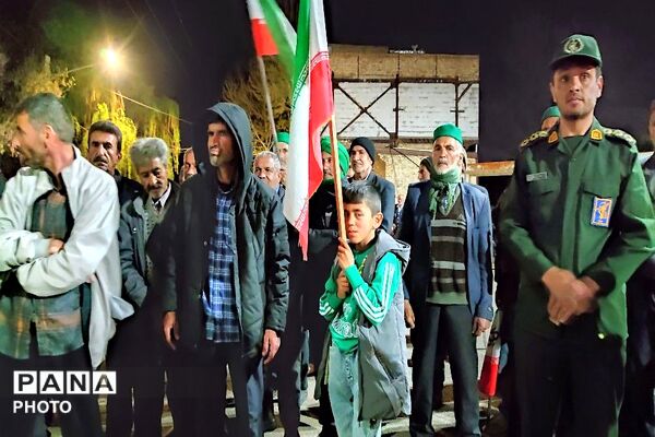 حضور در تجمعات خیابانی یعنی هیات من الذله در برابر دشمن زورگو و دروغگو