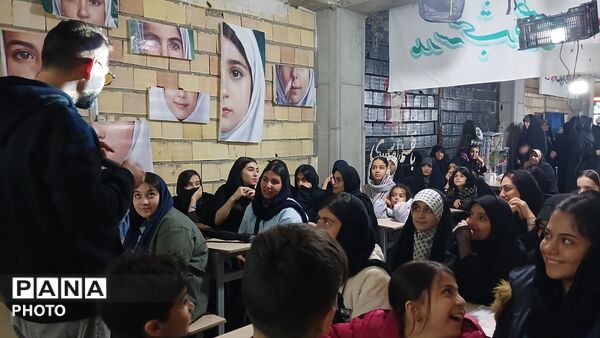 پاتوق «نوجوانان مبارز» در محمدشهر کرج  