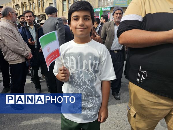 حضور پرشور دهه نودی‌های جهرمی در جشن انقلاب - 2
