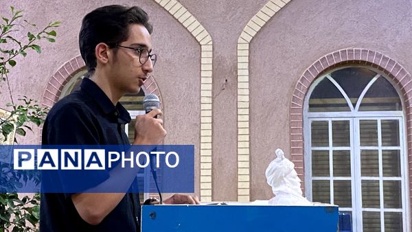 محفل شعر در سازمان دانش‌آموزی یزد 