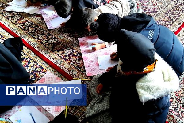 برپایی غرفه کودک در حاشیه نماز جمعه شهرستان کاشمر