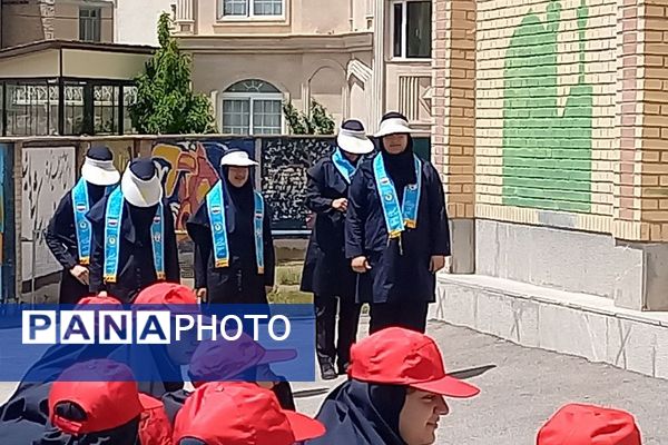 برگزاری مراسم سپاس مربی به مناسبت روز سازمان دانش‌آموزی در هنرستان شیخ محمد بلیغ شهرستان فیروزکوه 