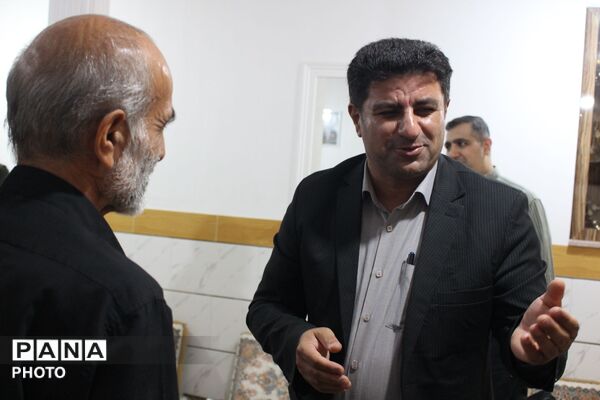 تکریم مقام ایثار فرهنگیان در دیدار با پدر شهید قاسمی