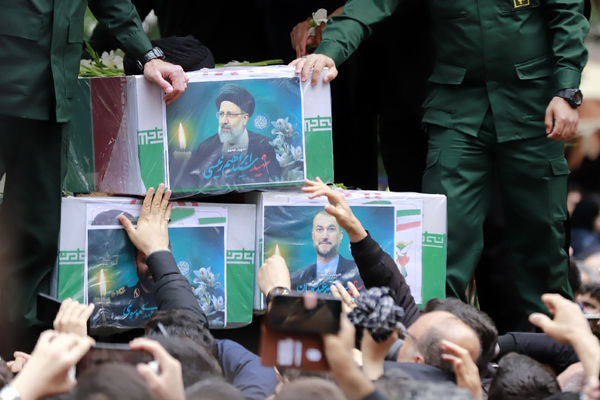 تشییع پیکر شهدای خدمت در تبریز